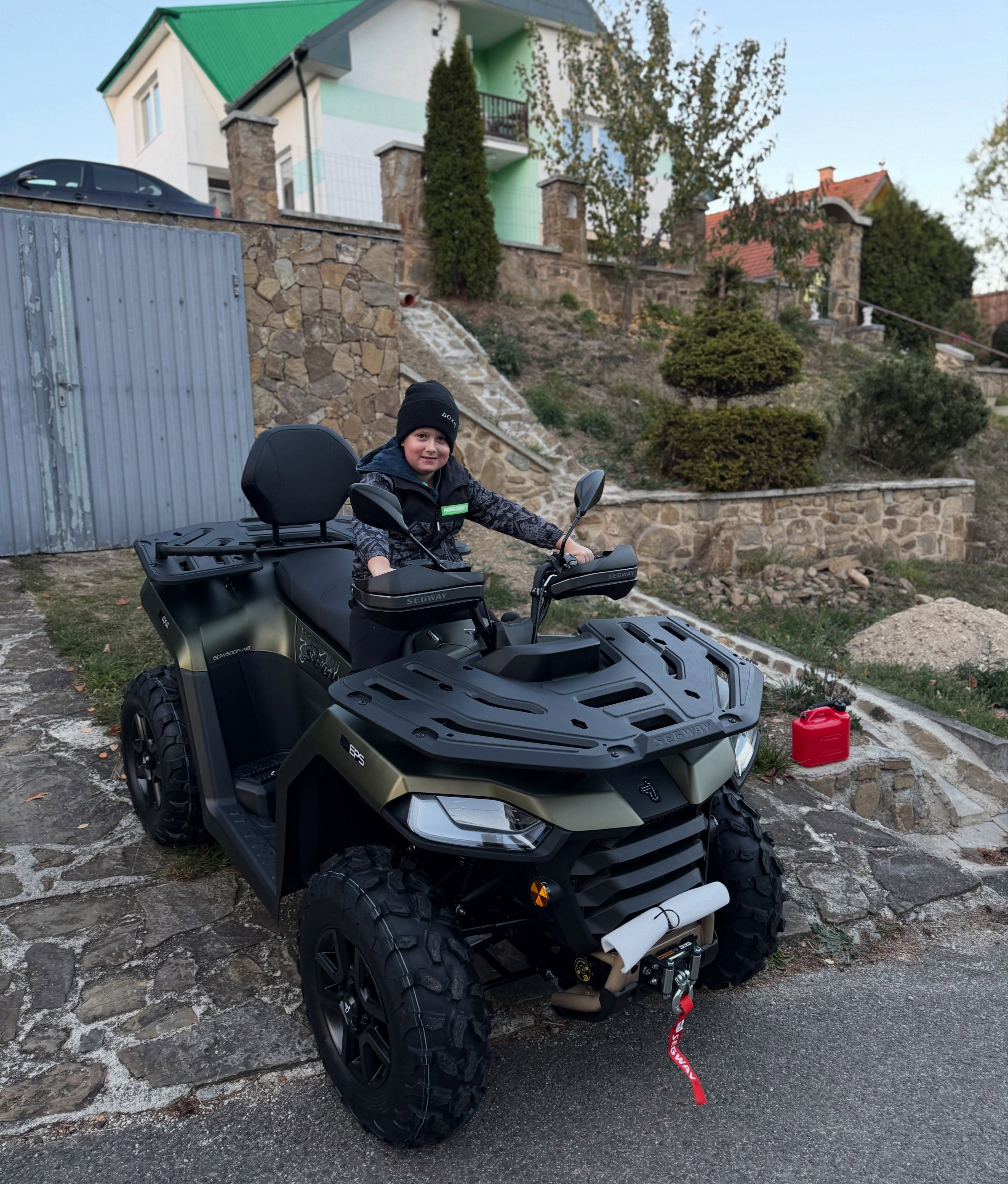 Novinka Segway AT5 v modernej zelenej matnej metalíze už od dnes môže robiť radosť celej rodinke, ktorej prajeme takto e…