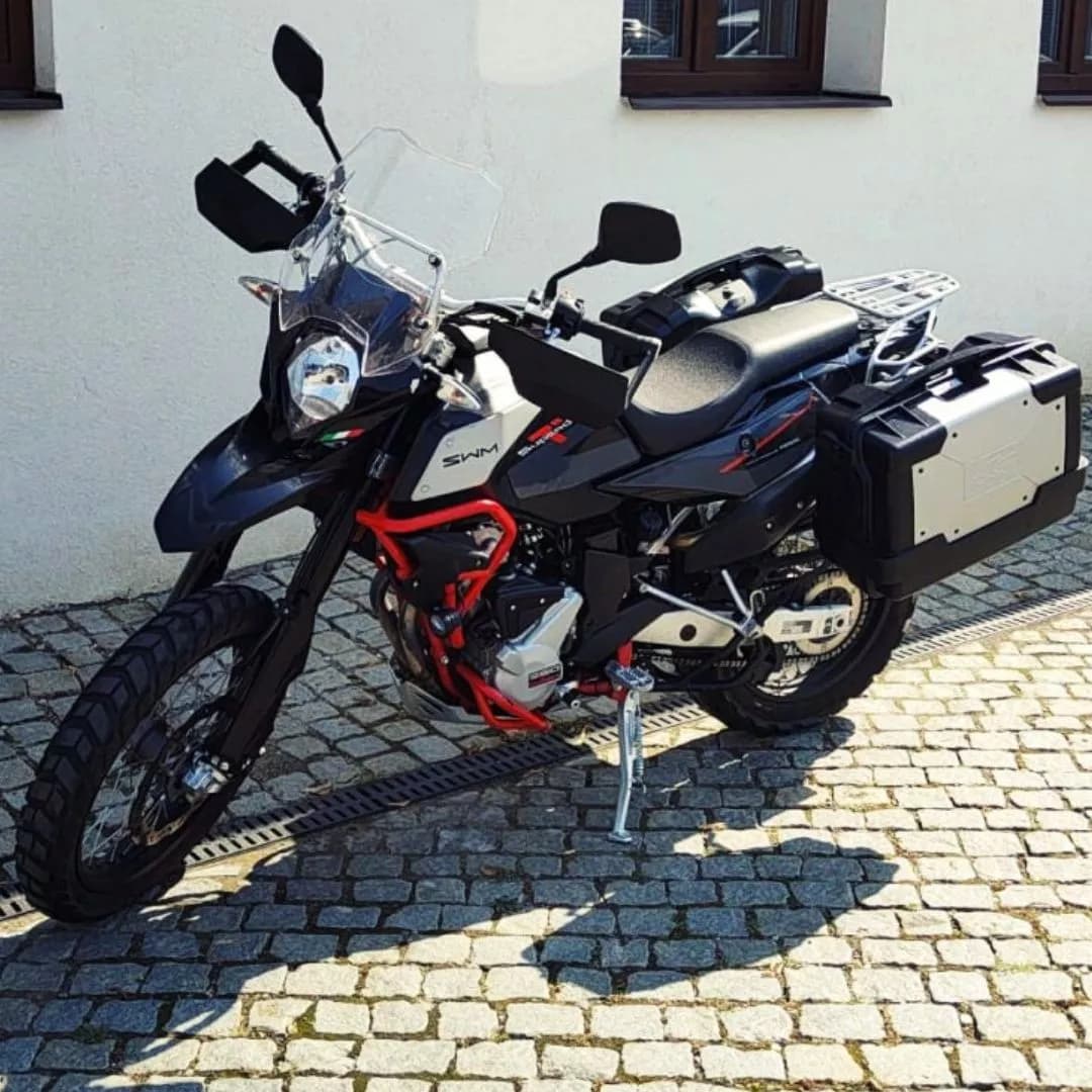 SWM - SUPERDUAL T 600 - STRIEBORNÁ/ ČIERNA EURO 5 - PREDVÁDZACÍ MOTOCYKEL