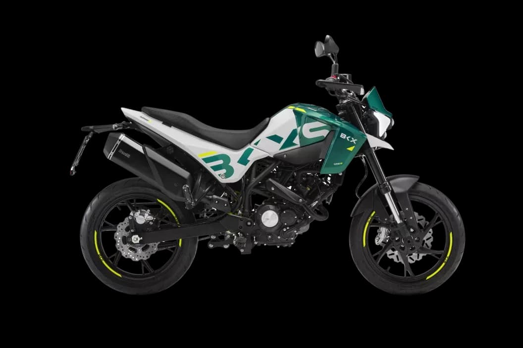 BKX 125S OXIDE GREEN - moderný univerzálny 125 pre mesto i okresky, výrazný styl naked/supermotard, LCD + USB, plne nastaviteľné odpruženie, 17" kolesá a ABS
