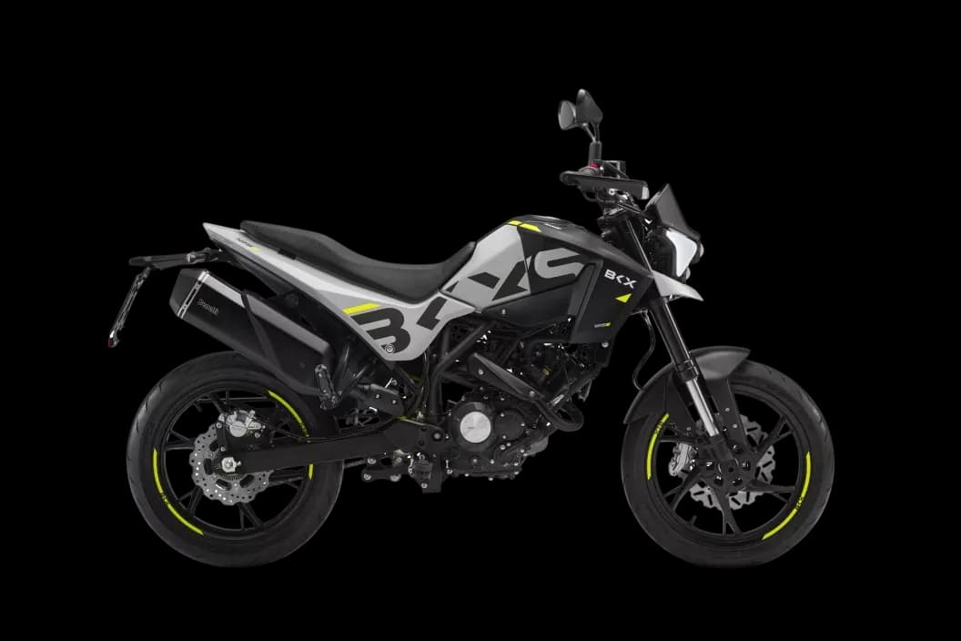 BKX 125S PASTEL GREY - moderný univerzálny 125 pre mesto i okresky, výrazný styl naked/supermotard, LCD + USB, plne nastaviteľné odpruženie, 17" kolesá a ABS