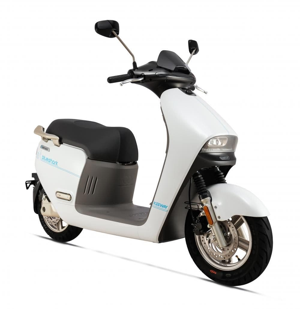 KEEWAY - Blueshark R1 Lite L1e – Štýlový elektrický skúter s lítiovými batériami, LED svetlomety a inteligentným prepojením cez mobilnú aplikáciu